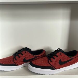 Nike Men's Red and Black skate boarder Sneakers